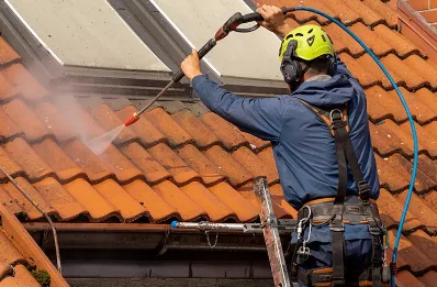 Démoussage et hydrofuge de toiture à Volvent